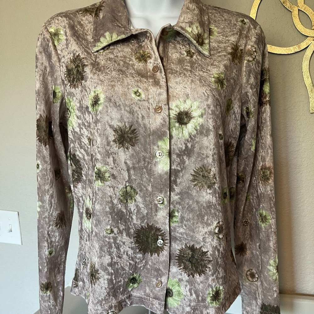 Vintage Explorations Women's Crushed Velvet Button Up Floral Blouse